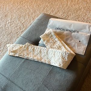 DEVON WINDSOR headscarf